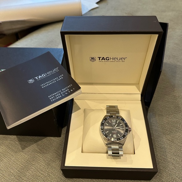 TAG Heuer Formula 1 Calibre 5 Silver Watch with Black Dial - Picture 11 of 15